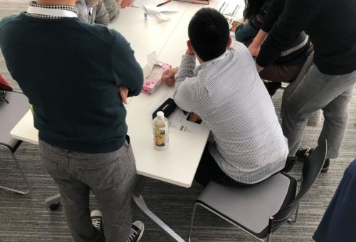 「眼科症例100本ノック」に真剣に臨む研修生の先生方