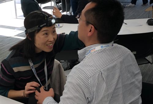 和気藹々とした様子で進むペア実習