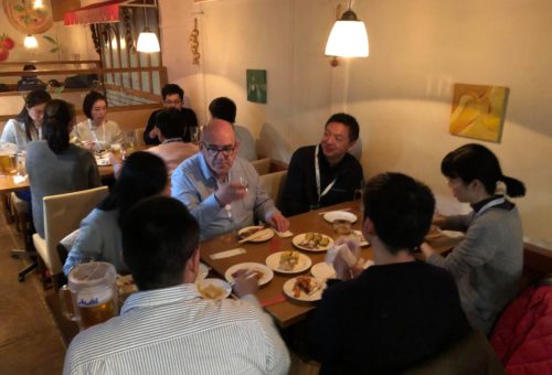 美味しいご飯とお酒に会話にも花が咲く