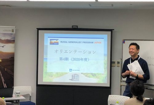 開会の挨拶を行う齋藤先生